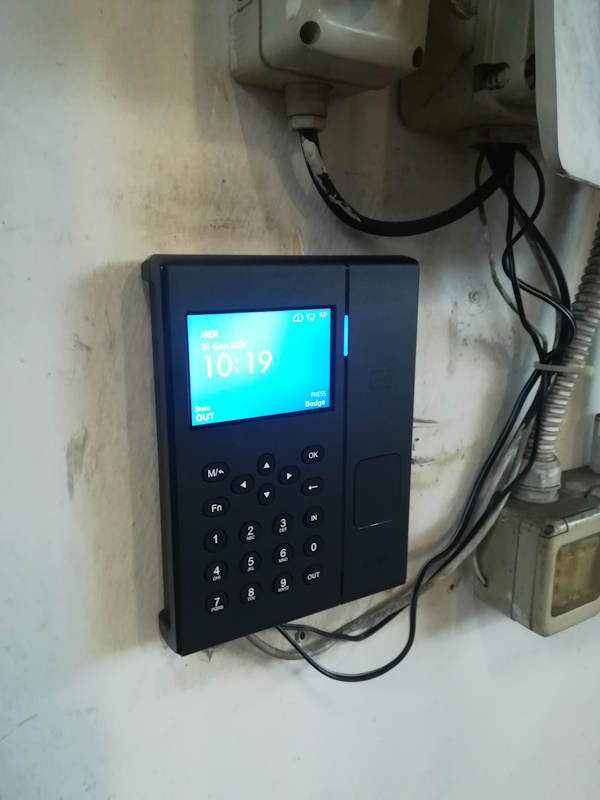 Time and Attendance System, Badge and PIN, C2CPro Rfid & Mifare Wifi PoE Linux